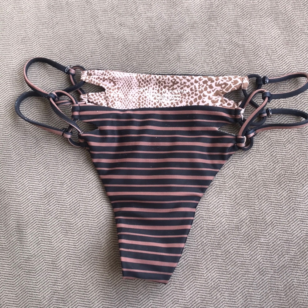acacia bottoms